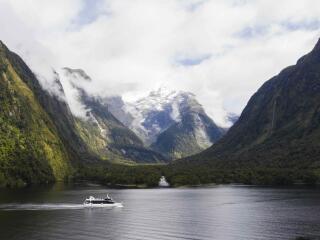 Milford Sound Coach & Cruise - Milford Sovereign