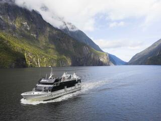 Milford Sound Coach & Cruise - Milford Sovereign