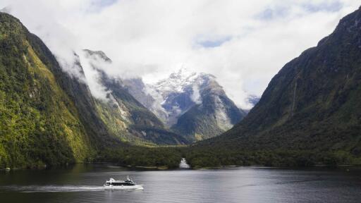 Milford Sound Coach & Cruise - Milford Sovereign