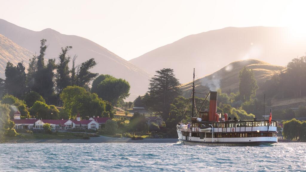TSS Earnslaw Walter Peak Arrival