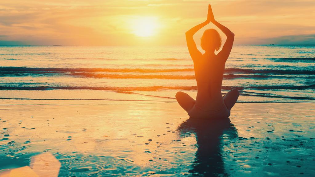 Meditasi Yoga Pantai