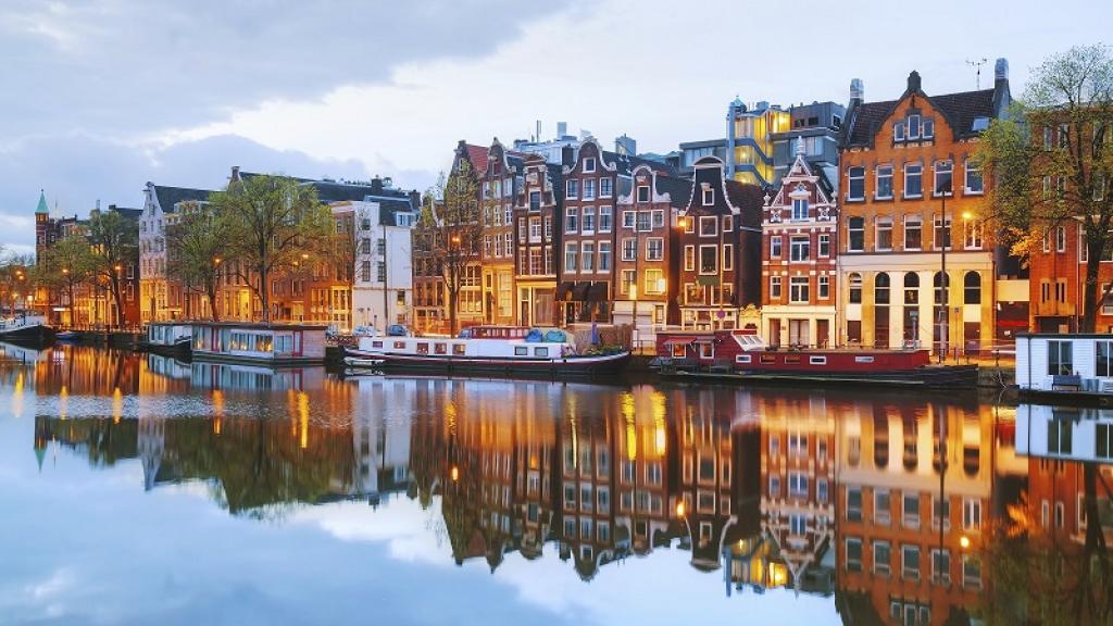 amsterdam-canal-hero