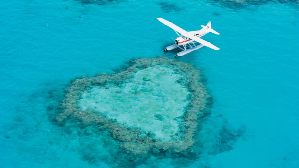 Air Whitsunday - Pesawat di Heart Reef