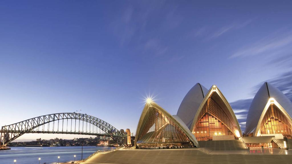Spanduk Pahlawan - Gedung Opera Sydney