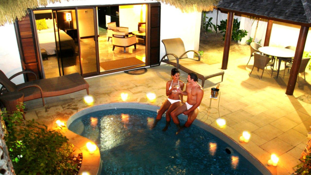 Crown Beach Resort_Couple pool [HD]