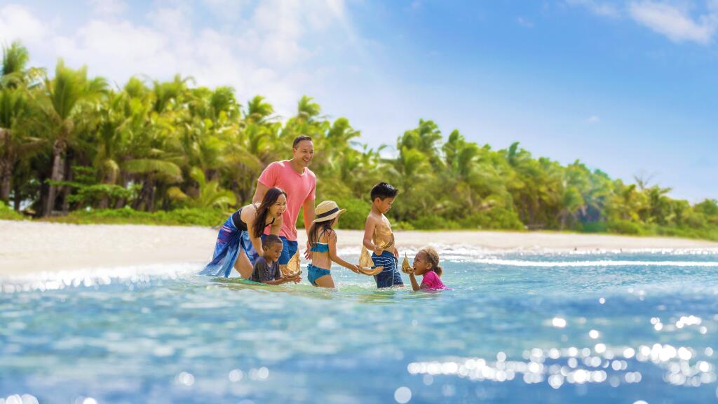 Tourism Fiji - Family on Beach