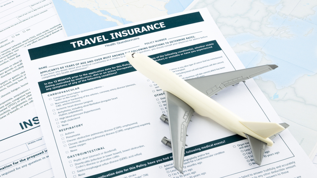 Pikirkan kartu kredit Anda mencakup asuransi perjalanan Anda?