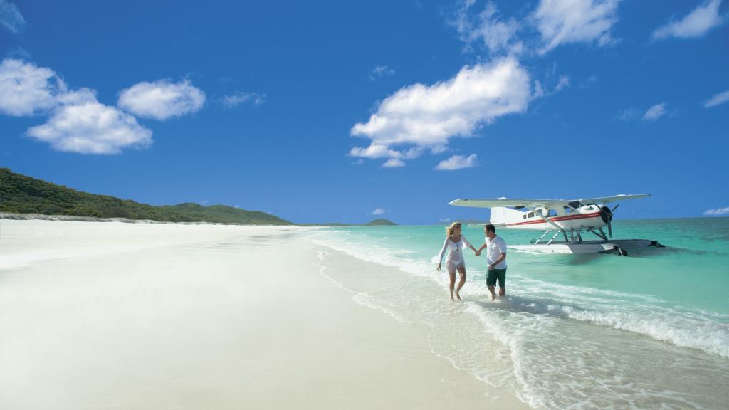 Pasangan di Whitehaven Beach