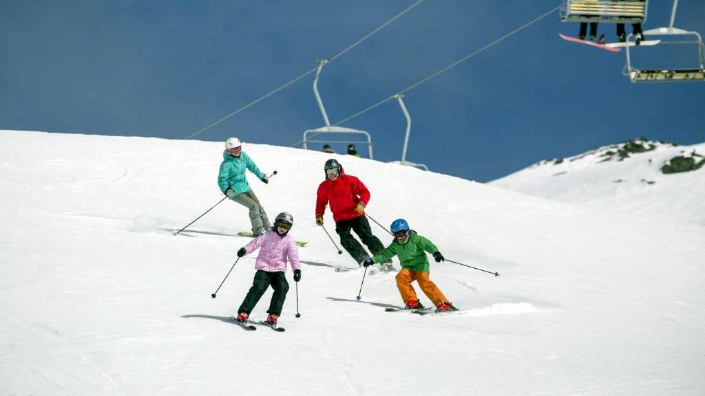 5 Tips Teratas untuk Liburan Ski Keluarga Pertama Kali