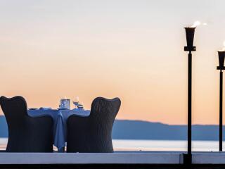 Dining with the Tides