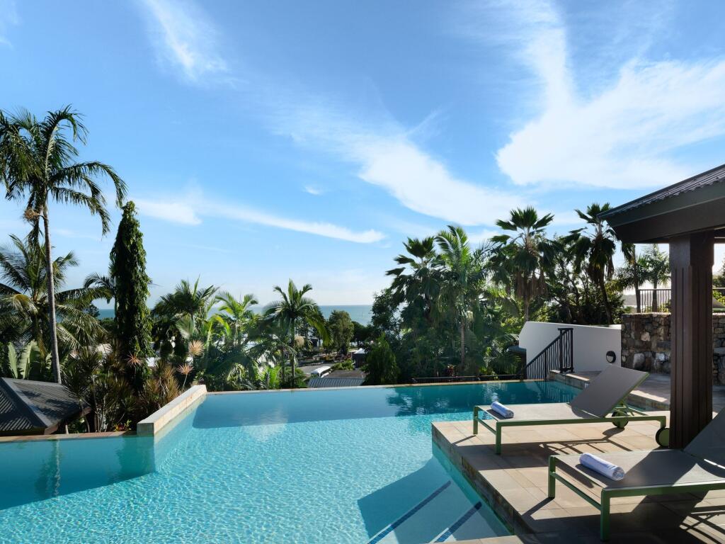 Airlie Beach Relaxation: Free Night