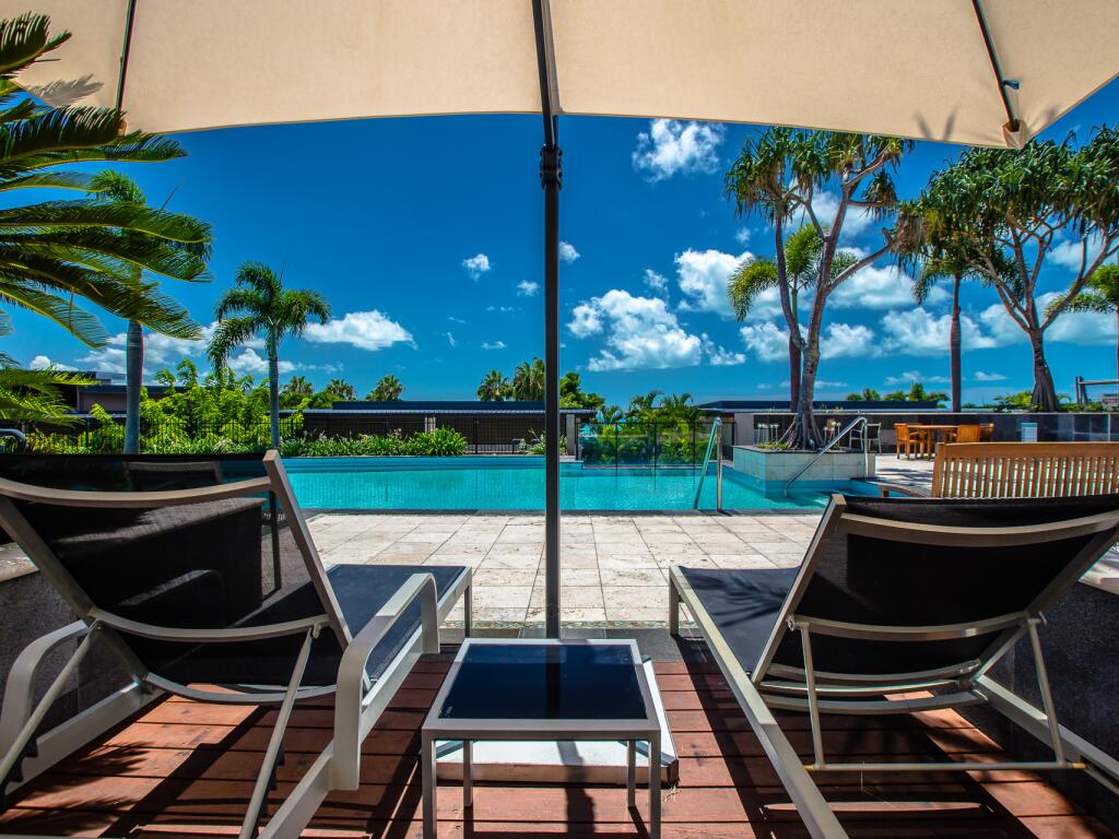 Beautiful Airlie Beach: Bonus Wine