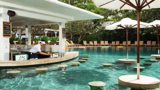 Pool Bar