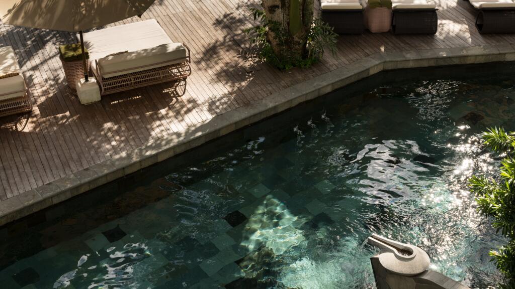 Pool Access Room