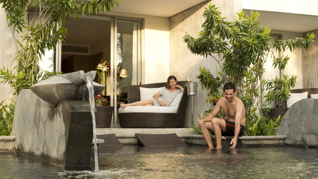 Pool Access Room