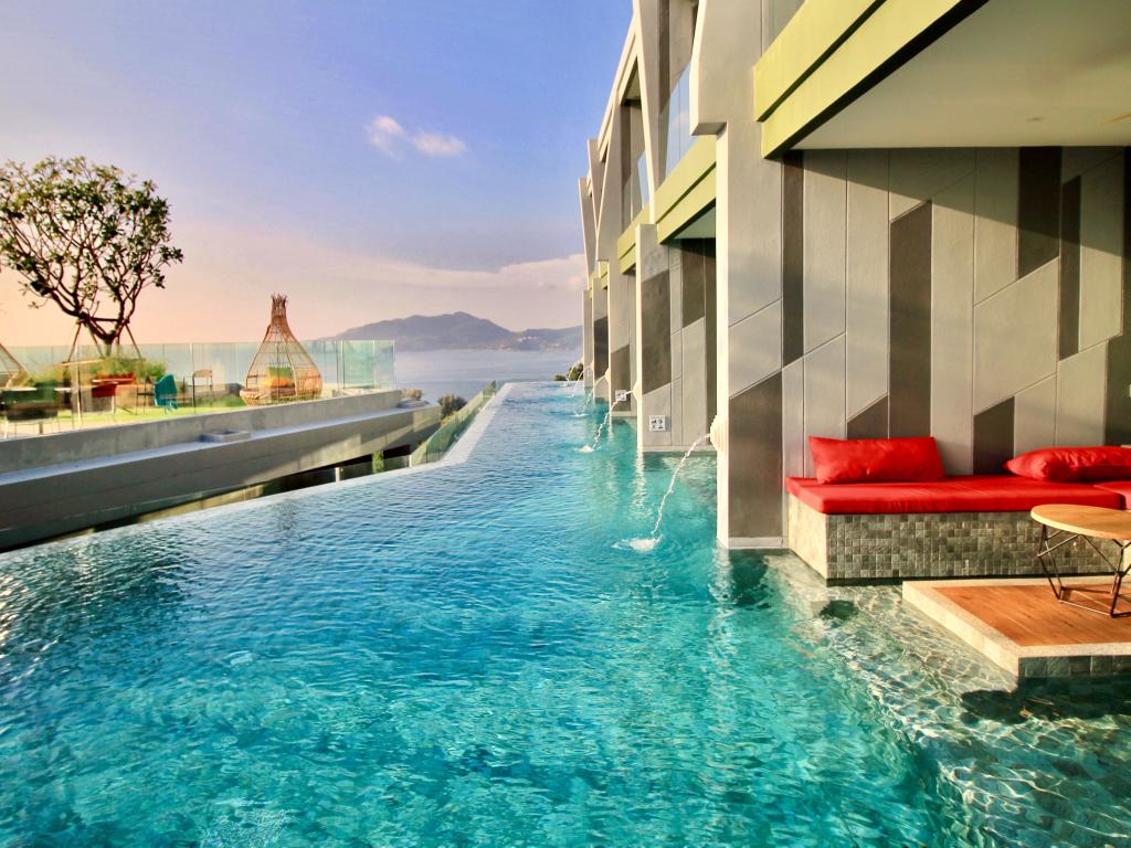 Crest Resort & Pool Villas