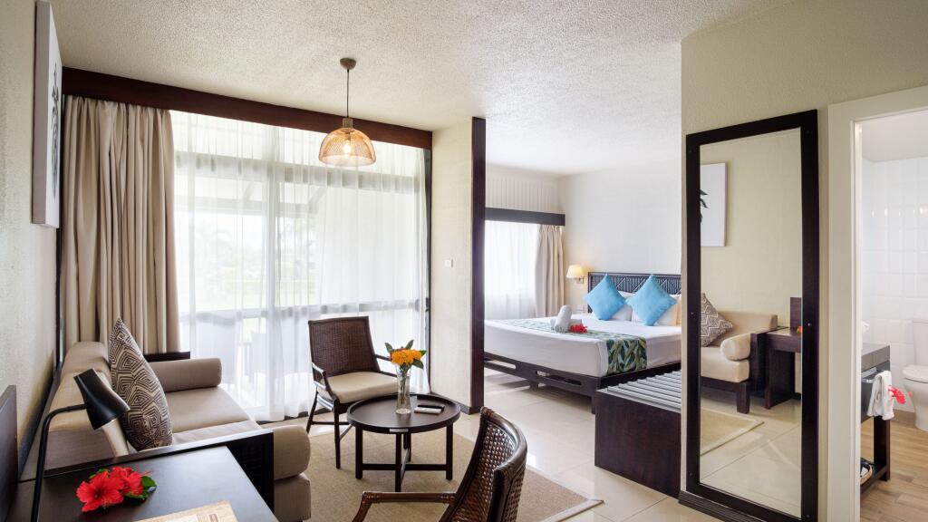 Deluxe Pool View Room