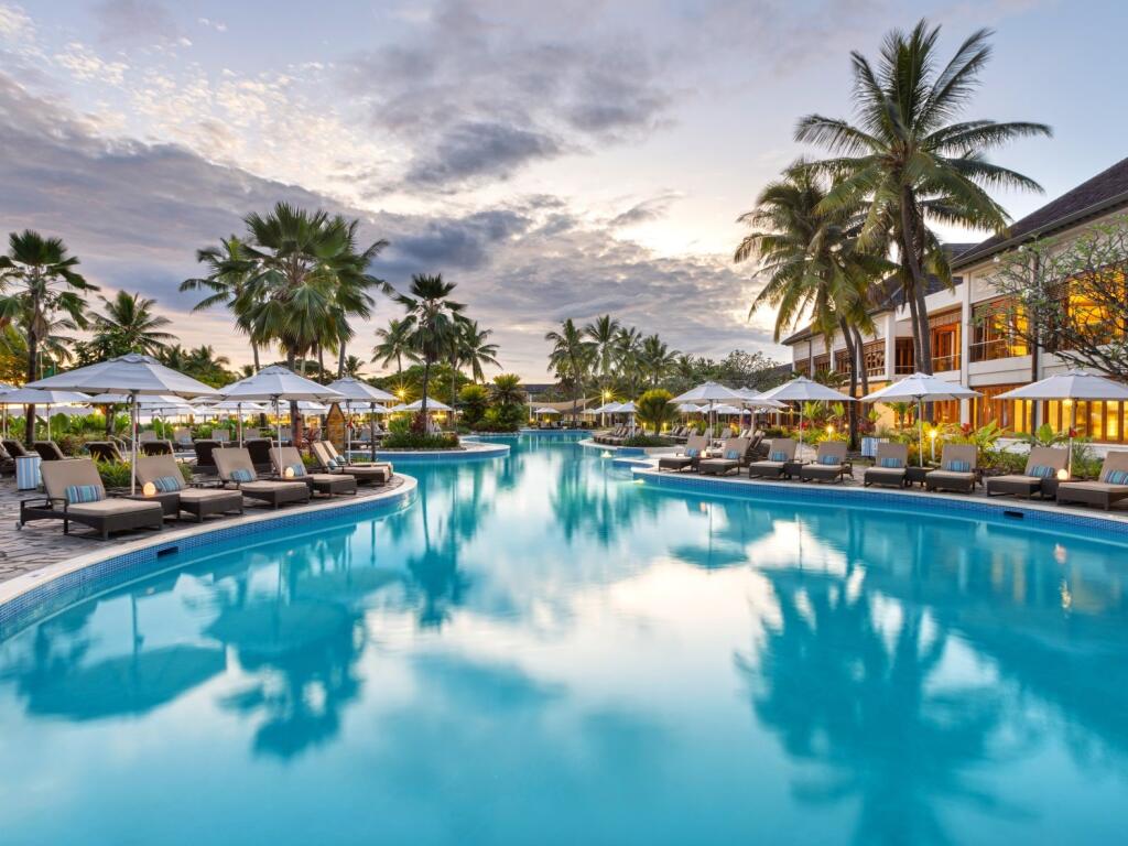 Deluxe Romantic Fiji Getaway 