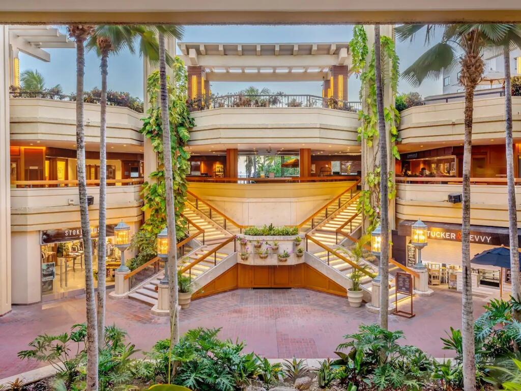 Honolulu Beachfront Beauty
