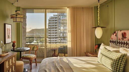 King Bed with Lanai
