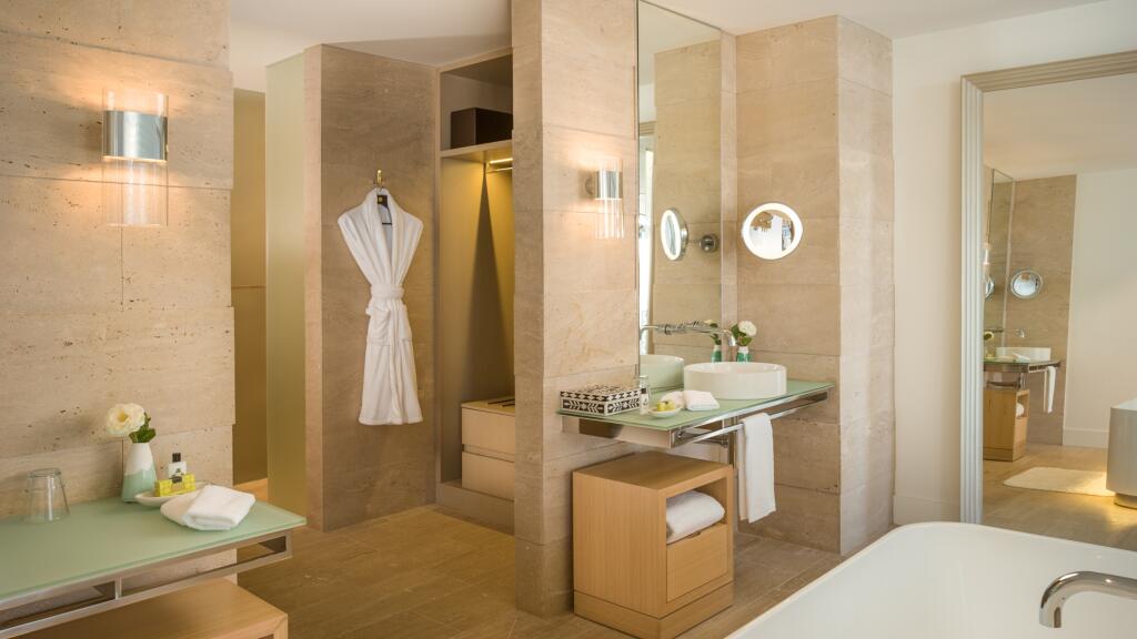 1 Bedroom Suite Pool Access
