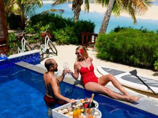 Floating Breakfast & Moet Chandon