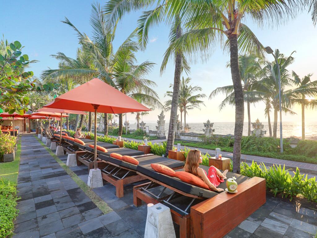 Legian Beach Hotel