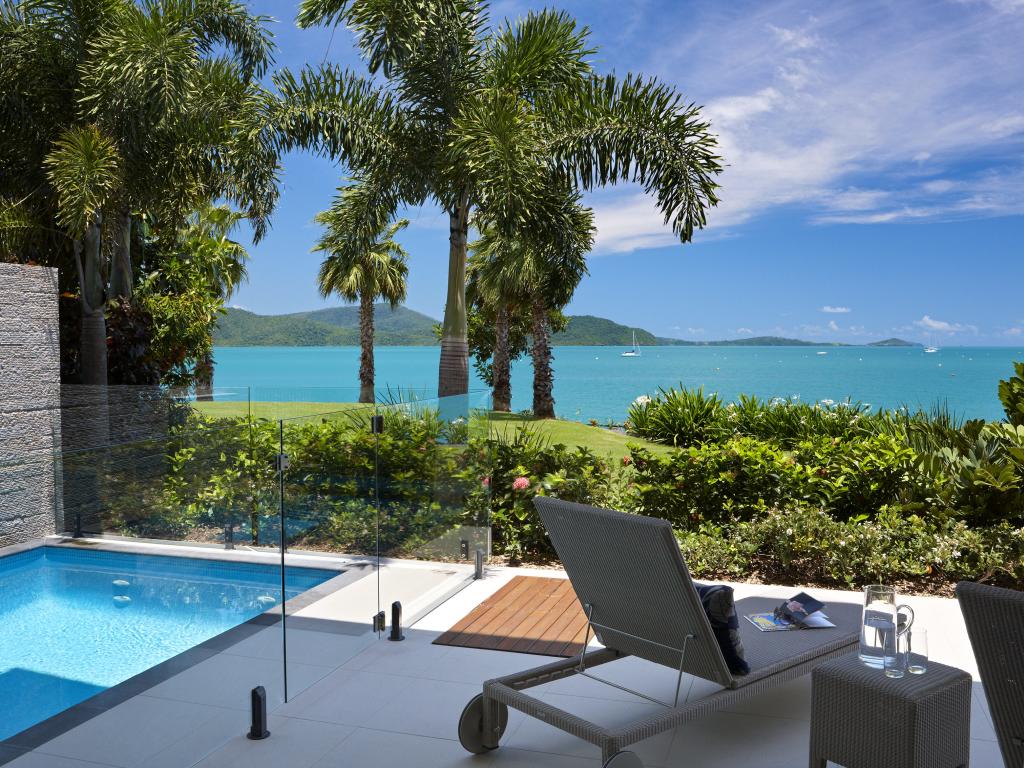 Waterfront Oasis : Price Reduced