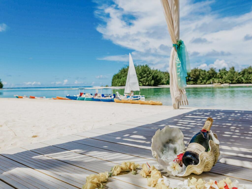 Muri Beach Club Hotel
