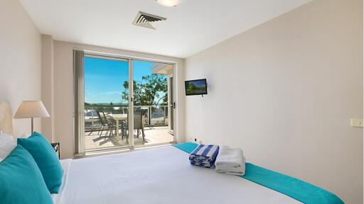 3 Bedroom 2 Bathroom Water Aspect Penthouse