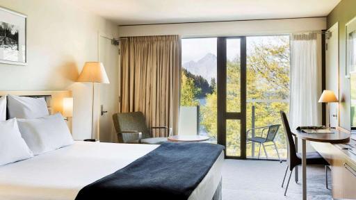 Standard Room 1 King Bed