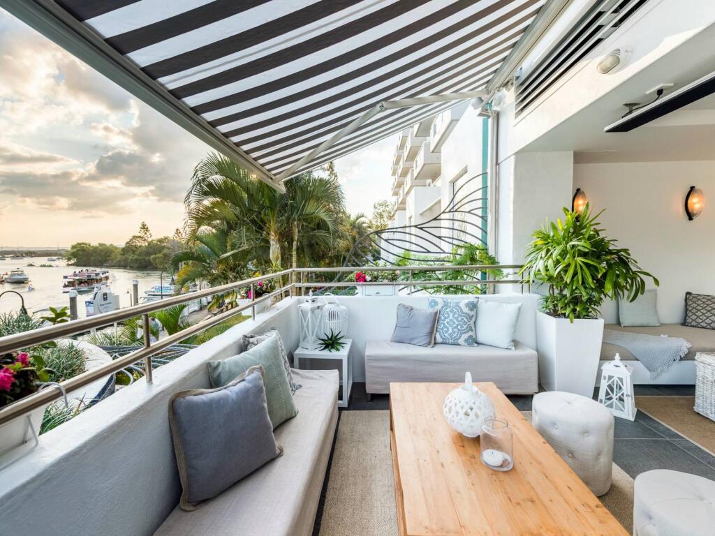 Riviera Bar