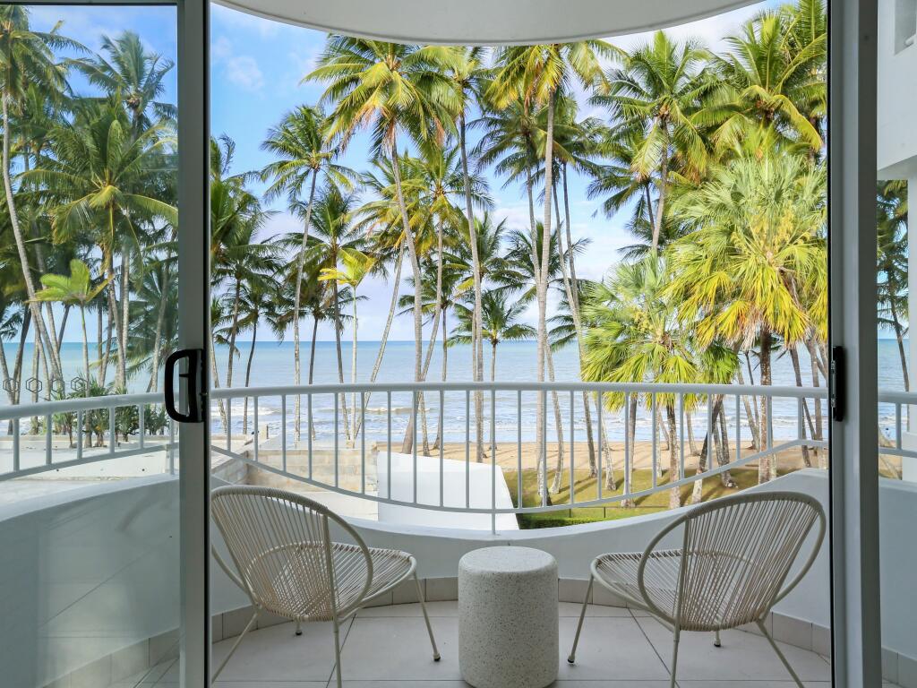 Relaxing Palm Cove Escape