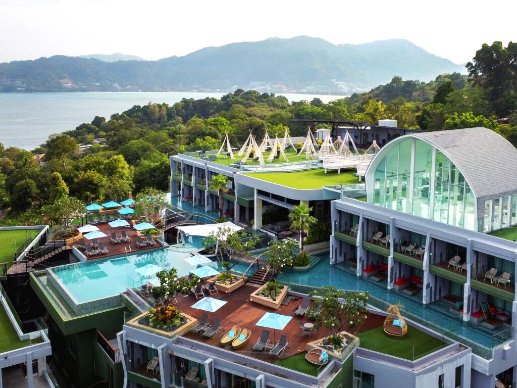 Hillside Escape: 4 Free Nights