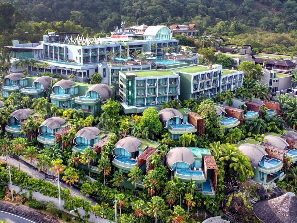 Hillside Bliss: 4 Free Nights