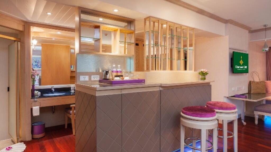 Diamond Jacuzzi Suite