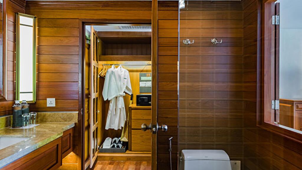 Ocean Jacuzzi Suite