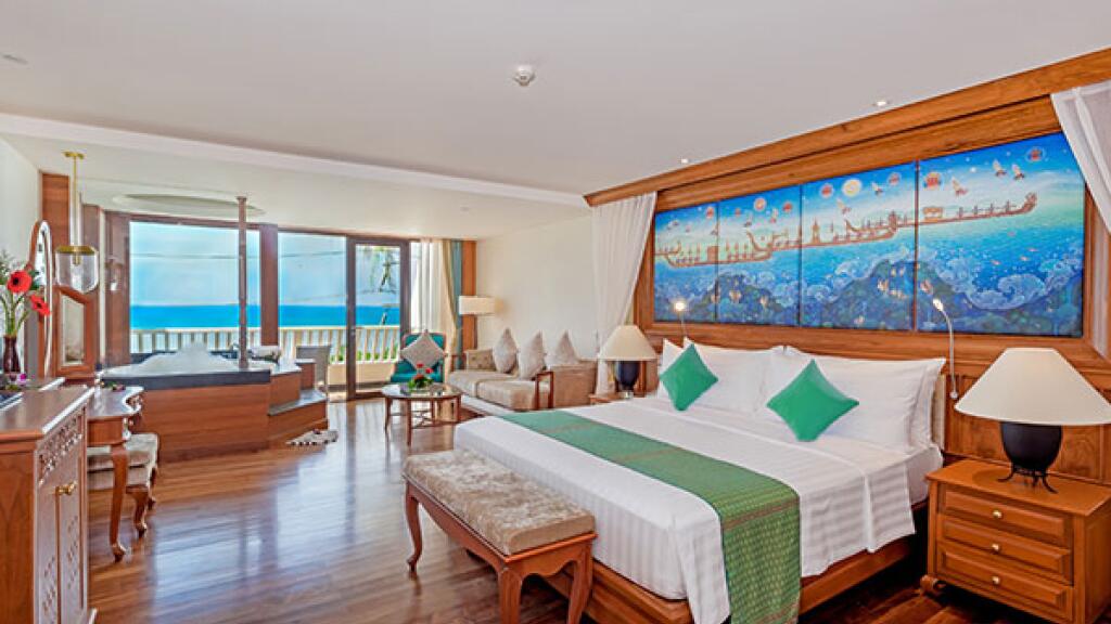 Ocean Jacuzzi Suite