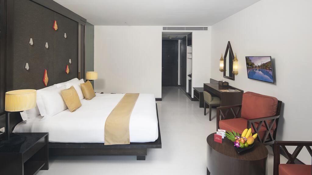 Deluxe Pool View Room