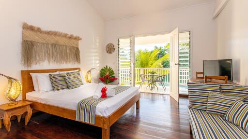 Delightful Waterfront Studio
