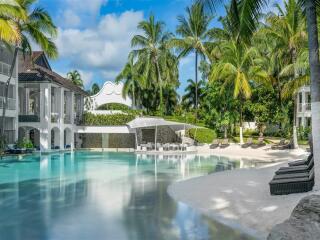 Pool and Sun lounges