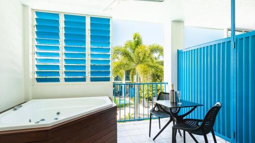 Hotel Balcony Spa Room