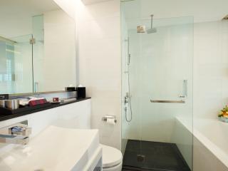 Deluxe Room Bathroom