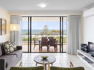 2 Bedroom Ocean View Apartment - Living