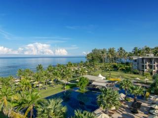 Swimming Pool & Ocean