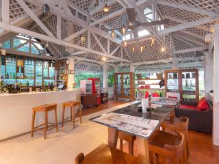 Papillon Lounge