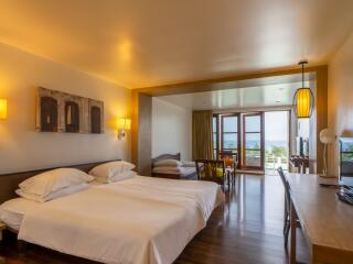 Deluxe Family Room