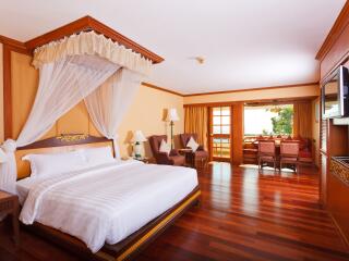 Grand Jacuzzi Suite Interior