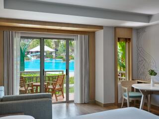 Large Guest Room Pool Terrace