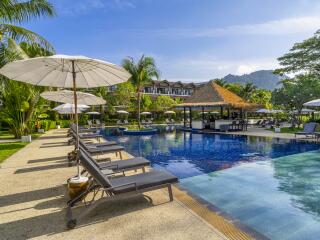 Grand Wing Pool